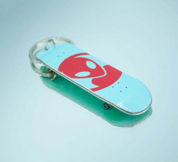 Alien Skateboarding Keychain Gadget
